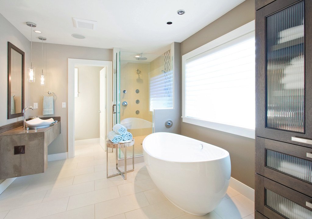 Baño reformado con acabado premium en Valencia